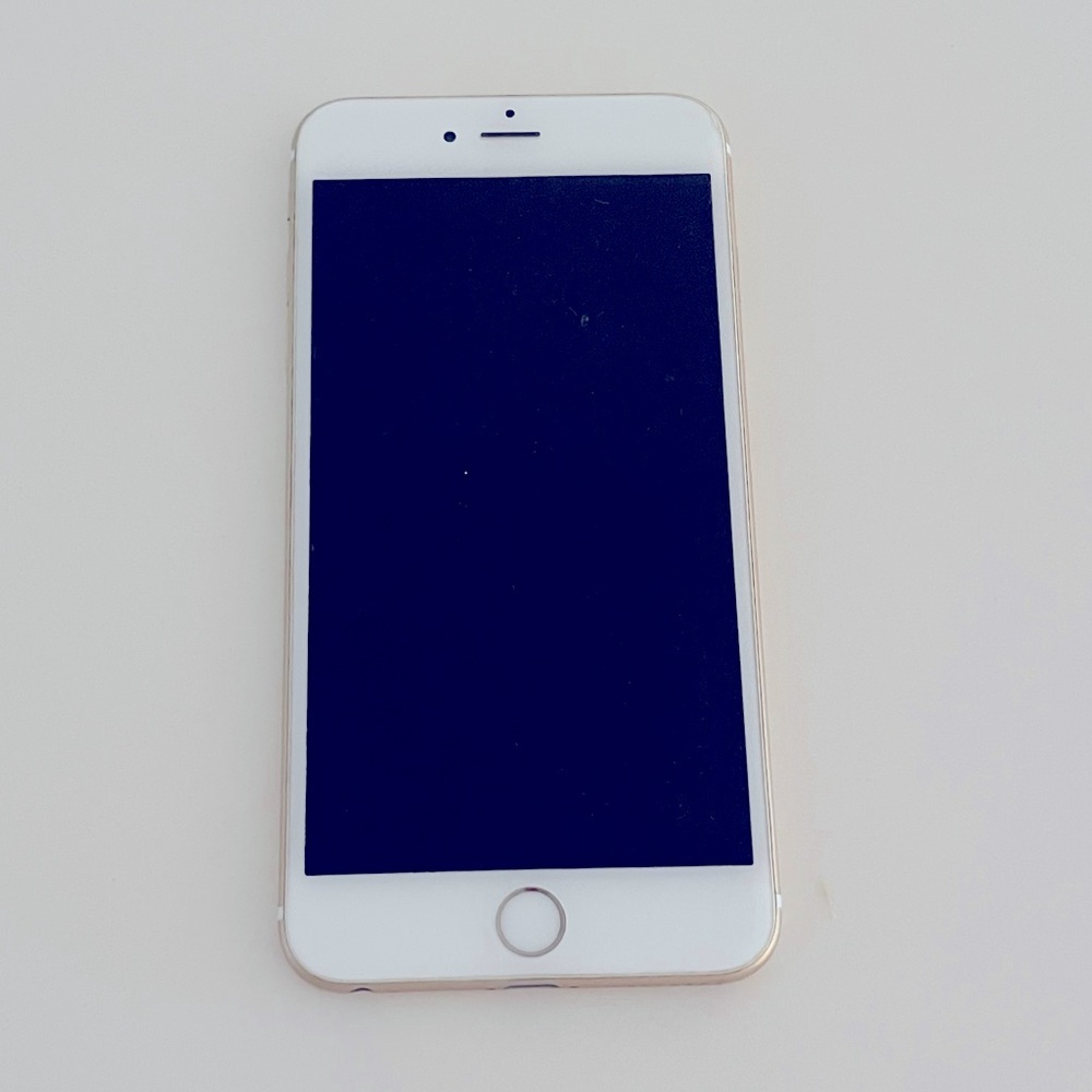 iPhone 6 Plus 128 GB Unlocked White Gold color.